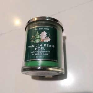 New Bath & Body Works  VANILLA BEAN NOEL Medium Candle (8oz) Free Ship